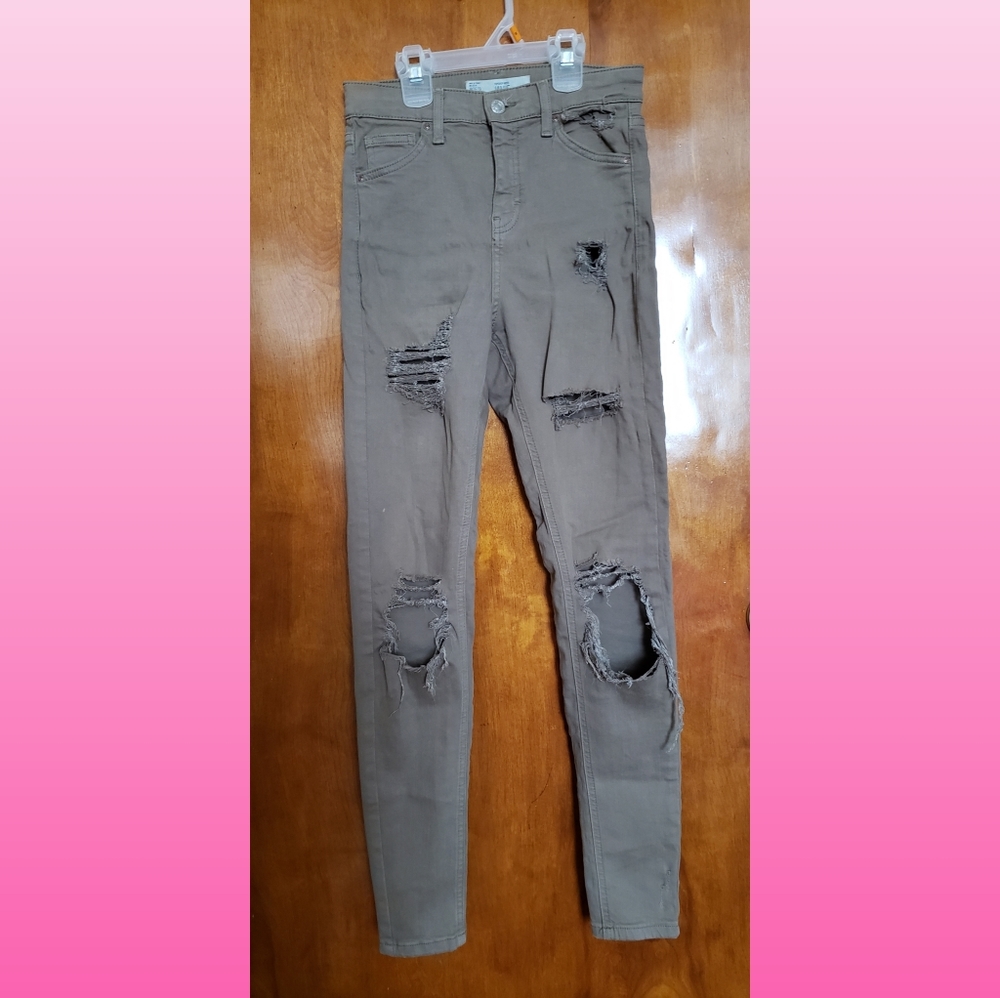 Destructed / Distressed Skinny Topshop Pants.